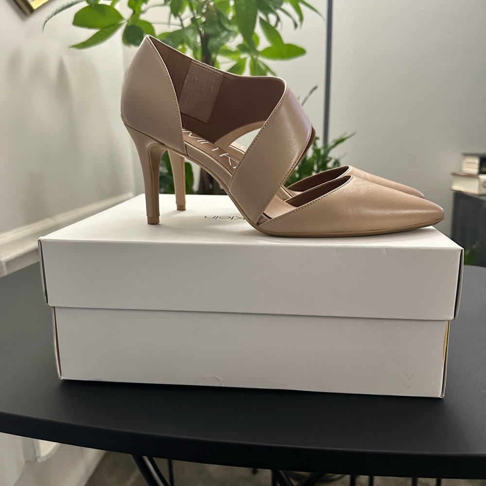 Calvin Klein Gella Nappa heels in Desert Sand Pumps